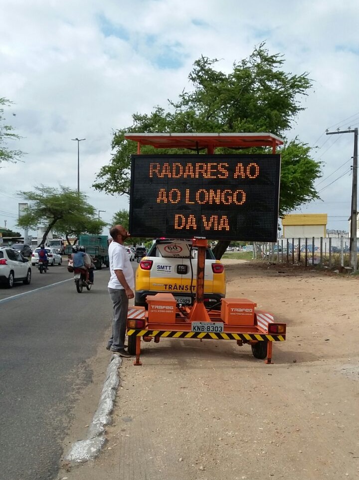 Radar móvel é utilizado para reduzir acidentes e fiscalizar faixa exclusiva - SMTT Aracaju